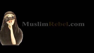 مغربية مليانة كتلعب ببزازلها و كتوجد كسها لزب حبيبها