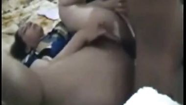 شرموطة تتناك في طيزها