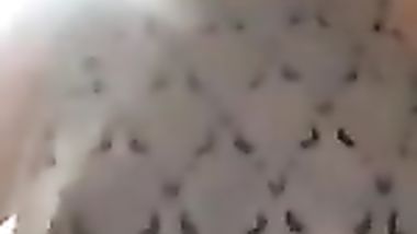 بنت لبنانيىة تظهر جسمها ع الكام