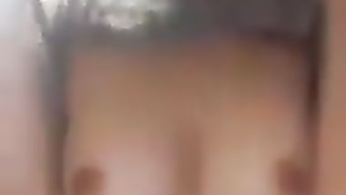 بنت لبنانيىة تظهر جسمها ع الكام