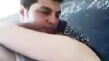 مصمة محجبة في الجامعة