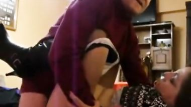 طنط تفتح رجليها وتتناك