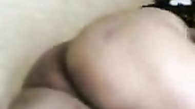 شرموطة خجلانة تنتاك قدام الكاميرا