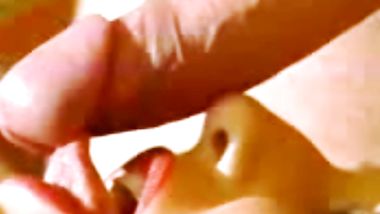 يفاجئها خلال نومها بإير على وجهها