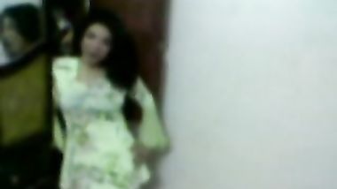 شرموطه تقوله شوف زنبورى