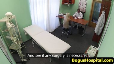 الزب اللذيذ و طبيب نياك جدا ينيك فتاة في عيادته بحرارة