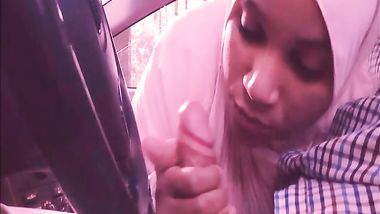 محجبه تمص الزب هى السياره