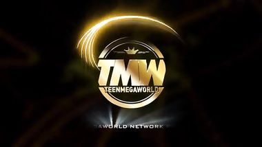 جمال صارخ وامراه بيضاء جذابه