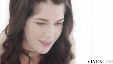 مدير ينيك العاملة اللى شغالة عندة بنت ملبن احلى نيك