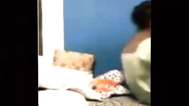 مزة مصريه 18 سنه تتناك من صاحب اخوها من ورا بس وتصرخ من الوجع