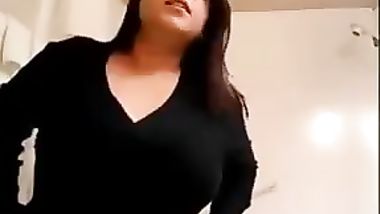 هو واختوا لوحدهم فى البيت