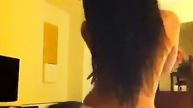 مزة ملف سعودية بتعمل تسسخين ابن متناكة رقص ملط  احلى نيك