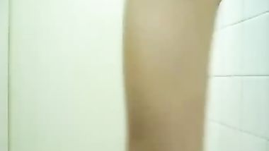 شرموطه تلعب ف كوسها وبزازها وطيزها نار يسجلها ويكيفها نيك حصرى