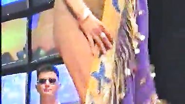 رقص شرقى رهيب مع خلع ملابسها بالكامل