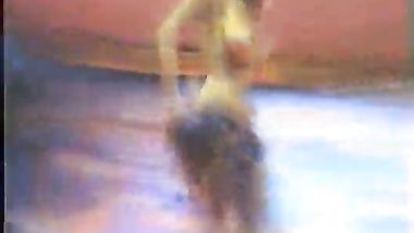 رقص شرقى رهيب مع خلع ملابسها بالكامل