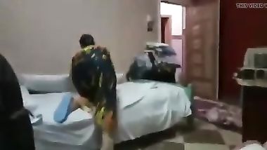 أم عمرو شرموطة دار السلام ترتب سرير النيك