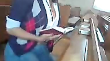 حصرى فضيحة بنت تصور نفسها وهى بتتمحن وتمارس العادة السرية في كنيسة