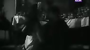 ناهد شريف ترقص لروشدي اباظة وتتناك منه مع اخفاء الاوضاع بتشويش الشاشة