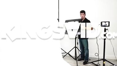 عرض الكيلوتات الساخن من الفتاة الصغيرة ينتهي إلى تصوير فيلم إباحي ساخن