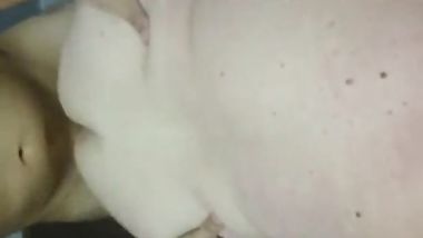 نيك من الخلف و اسخن سكس عربي مع ام الطيز و هي تتلقى زب نياكها في طيزها