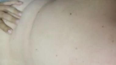 نيك من الخلف و اسخن سكس عربي مع ام الطيز و هي تتلقى زب نياكها في طيزها