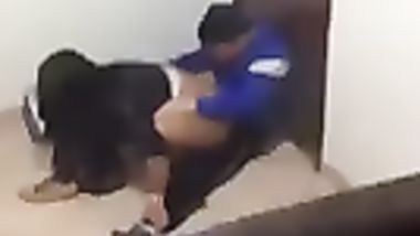 واد فاشخ البنت فى المدرسة وصاحبه بيصور والبنت حاست بيه