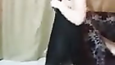 رقص وهى عاريه وطيزها وكسها مكشوفين رقص من الاءخر