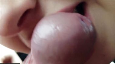 شفايف نار تمص زبر وتاخدهم في بقها