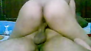 شرشر على السرير عاوزة الزب والواد هاج عليها