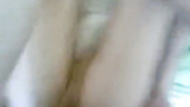 شرموطه مصريه بتصرخ ع السريري مش قادره