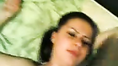شرموطة لبنانية تتفشخ من زب جامد