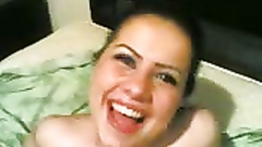 شرموطة لبنانية تتفشخ من زب جامد
