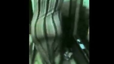 رقص فلاحة هايجه على نفسها وطلع بزازها وتهز فيهم مع هز الطيز