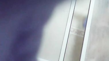 جسم نار لفتاة صغيره بكر صدر وبزاز محدش لعب فيهم وكس صغير مش باين من