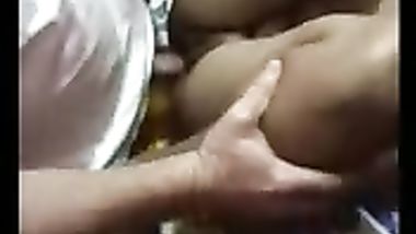 محظوظ دخل بيت دعارة فى الفلبين وحظوا وقع مع بنت صغبرة وضيقه على