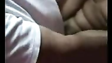 محظوظ دخل بيت دعارة فى الفلبين وحظوا وقع مع بنت صغبرة وضيقه على