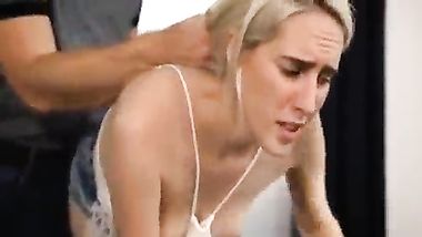 ابوها قلها هعملك مساج عشان تعرفى تذاكرى سخن عليها ونكها