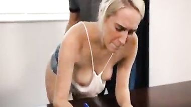 ابوها قلها هعملك مساج عشان تعرفى تذاكرى سخن عليها ونكها