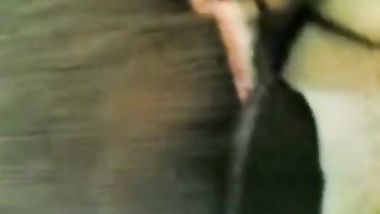 فلاحه مكنه مستاعده للنيك على طول مافيش وقت تقلع ونامت على طول