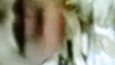 فلاحه مكنه مستاعده للنيك على طول مافيش وقت تقلع ونامت على طول