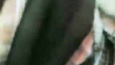 فلاحه مكنه مستاعده للنيك على طول مافيش وقت تقلع ونامت على طول