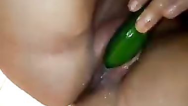 تانى وتالت لعب بالخيار ونيك جامد كنت اتمنى اكون الخياره حاجه تهبل