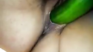 تانى وتالت لعب بالخيار ونيك جامد كنت اتمنى اكون الخياره حاجه تهبل