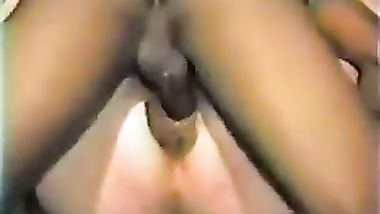 الزوجة متكيفة علي الاخر و الفحل يجيبهم والزوج يصور