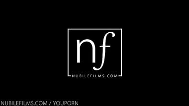 رجل مع حبيبتة المتزوجها يمارسو الجنس بنوعومة لاشارة الحب بين الطرفين ا