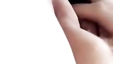 فتاة شقراء من النوع الثمين