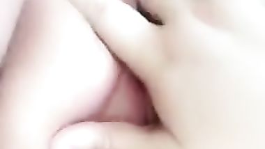 فتاة شقراء من النوع الثمين