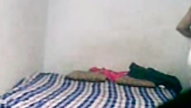 راجل محروم من النيك ينيك شرموطة فى بيت دعارة