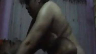 خيانة زوجية بينيك مرات صاحبه ولابسة قميص نوم نار وطفى نار كسها فى ليلة