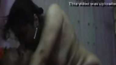 خيانة زوجية بينيك مرات صاحبه ولابسة قميص نوم نار وطفى نار كسها فى ليلة